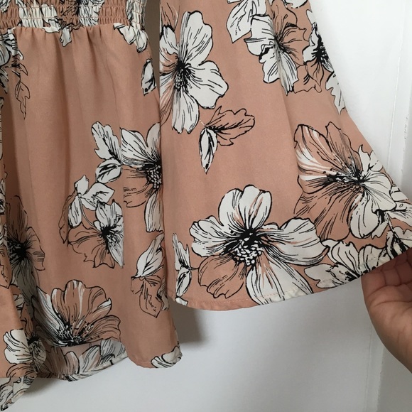 August Winds Romper Bell Sleeve Floral Pattern S - Picture 5 of 8